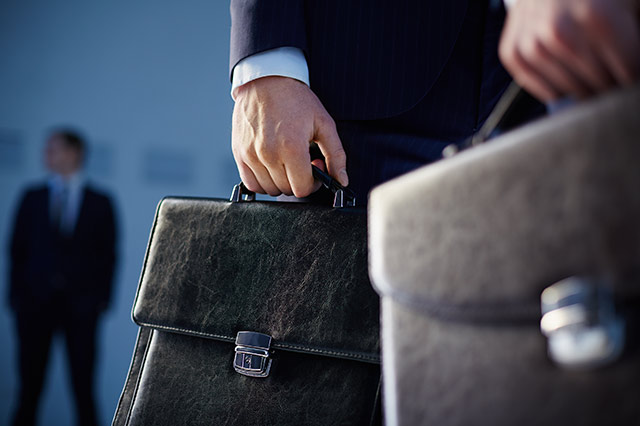 法律系同窗未考上律師執照，偽裝律師等職位四年詐騙超過八百萬元