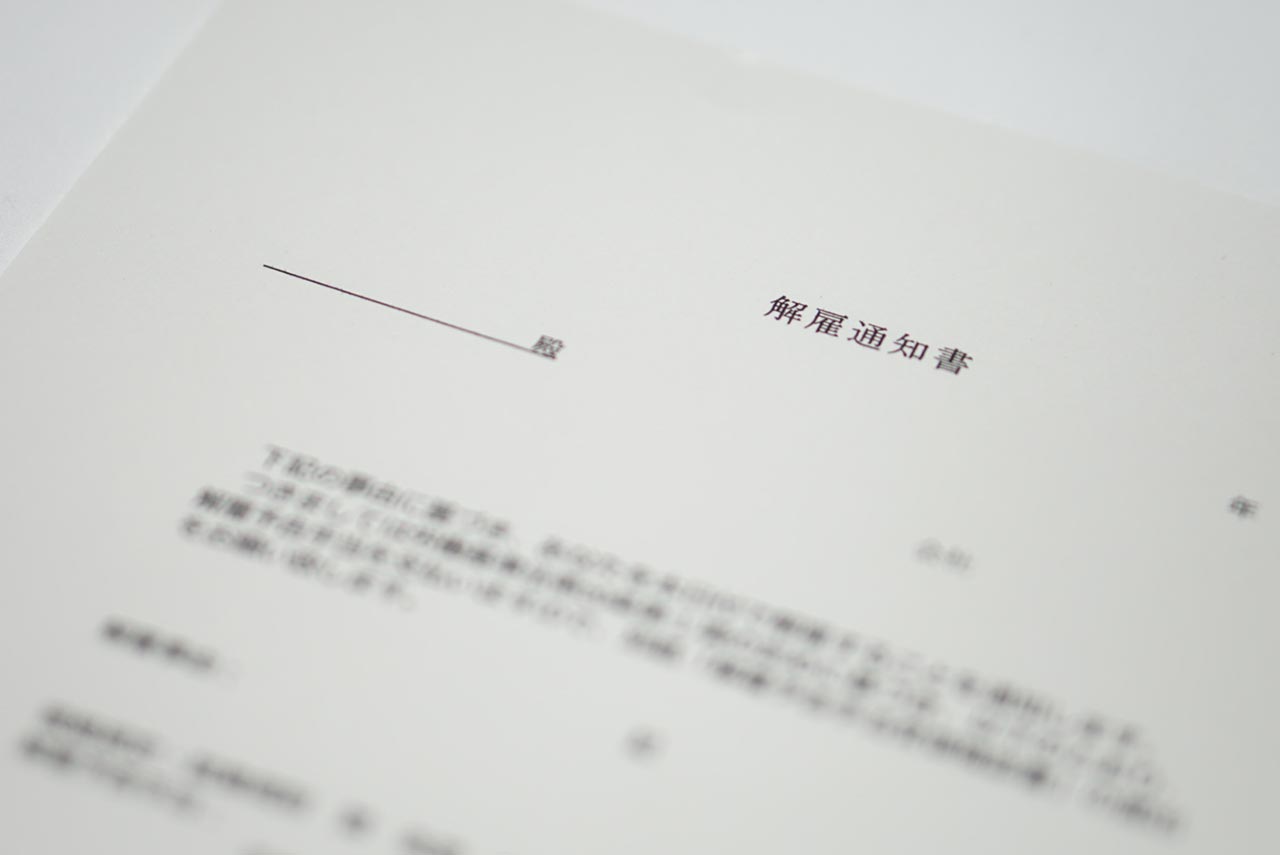 蝦！女助理報到第一天，公司竟以這個理由資遣她！