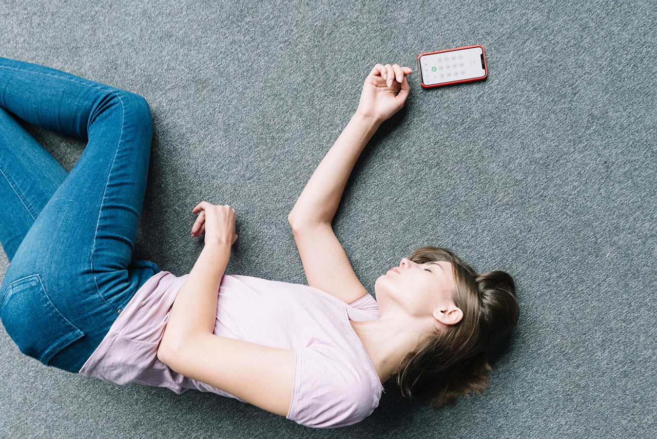 不願分手！恐怖情人一氣下騎車撞倒前女友並淋酸重傷對方