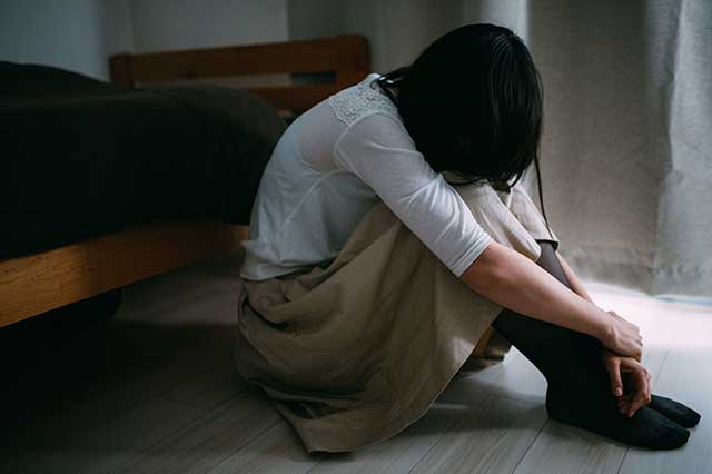 夫妻二度離婚，男子懷疑前妻外遇，將人騙回家殺害後吞藥自殺未遂