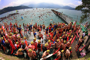 日月潭萬人泳渡