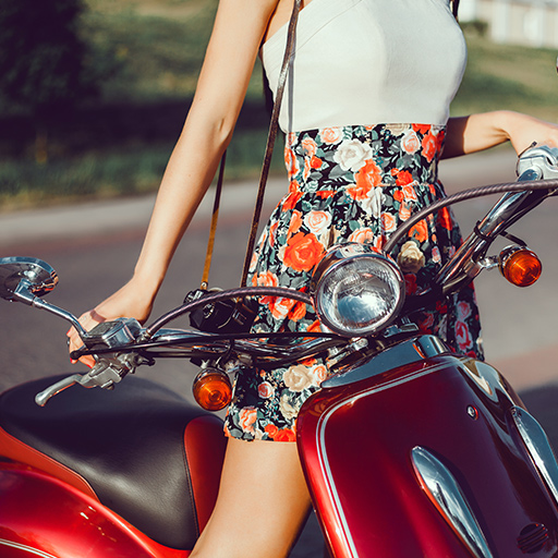 夫騎車載小三偷情，妻跟車2百公里提告