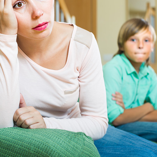 兒爆「爸爸有女友」，人妻逮光溜溜小三