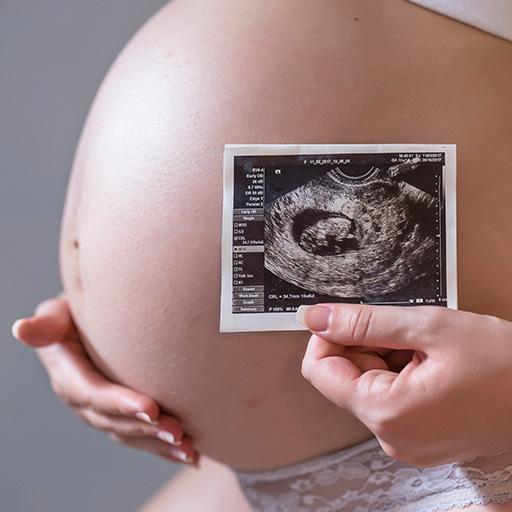 小三潑水嗆聲，小三產女元配告通姦